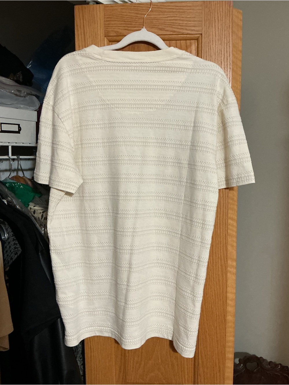 Hollister Women's Cream Textured Relaxed-Fit Short Sleeve Tee - Picture 4 of 4